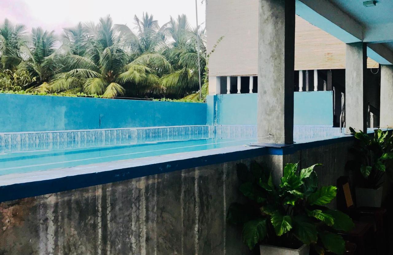 Sea Beach Resort Negombo Exterior photo